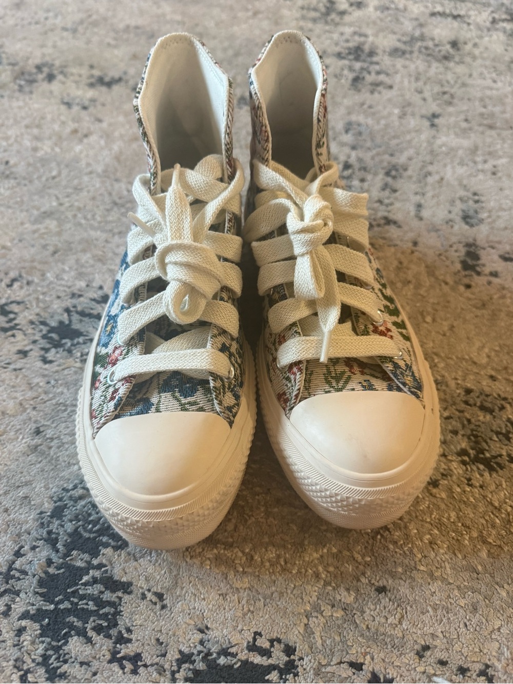 Converse Floral High-Top Sneakers in Cream, Blue & Green size woman’s 6.5 - Picture 3 of 6